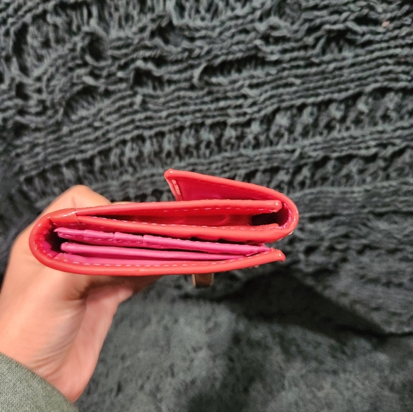 Coach Signature Embossed Patent Leather Turnlock Wallet - Picture 4 of 13